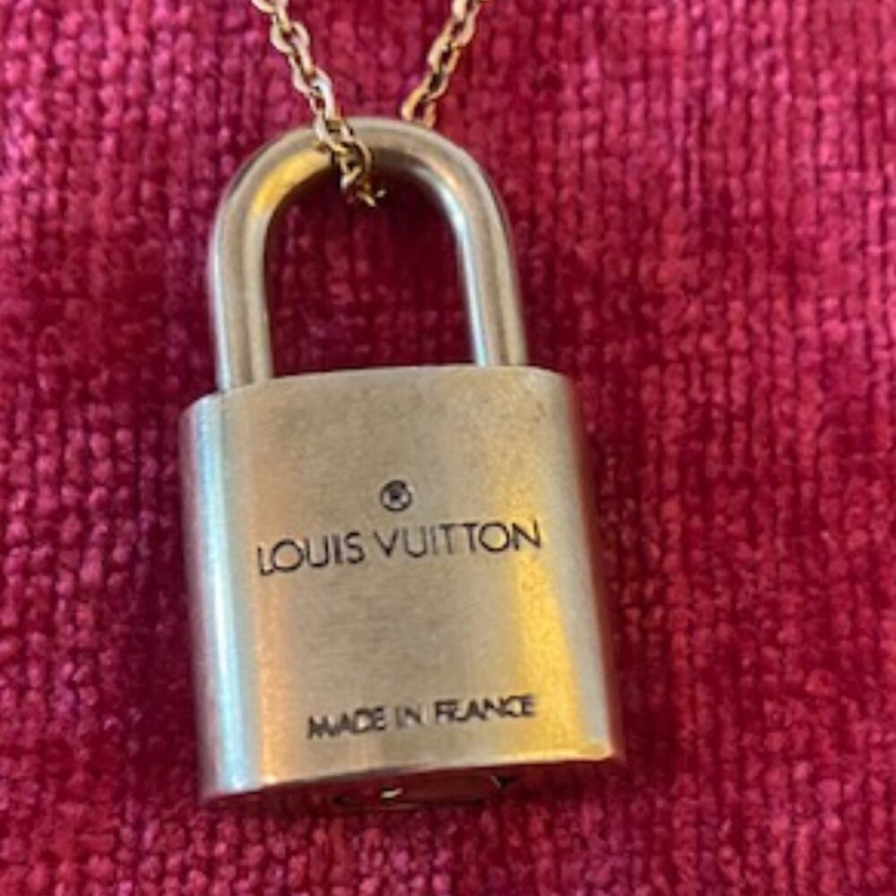 Louis Vuitton Lock & Chain #323